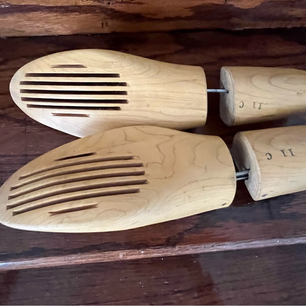 Vintage Lloyd & Craig Cedar Shoe Trees Adjustable Wood Size 11C Pair - Picture 3 of 3